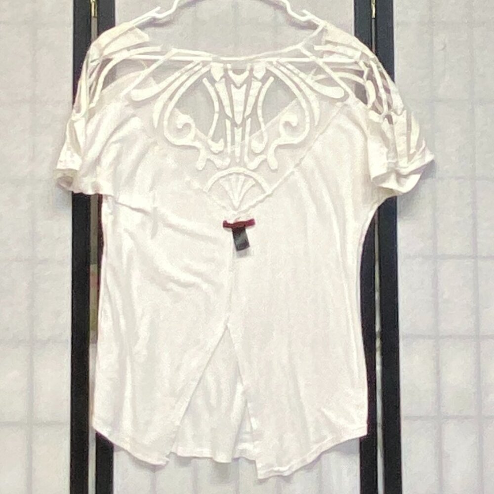 BKE Red Lace Shoulder White Tee XS V-Neck Short Raglan Sleeve Split Back Hem - Picture 6 of 11